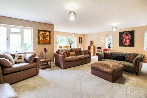 5 bedroom detached house for sale, New Road Hill, Reading RG7