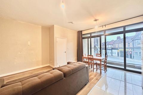 2 bedroom flat to rent, 1a Caxton Road, SW19 8SJ