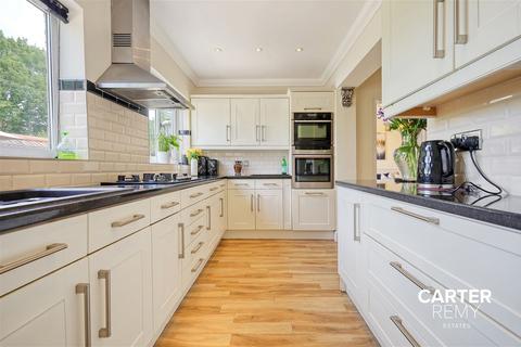 4 bedroom chalet for sale, Ingrave Road, Brentwood, CM13