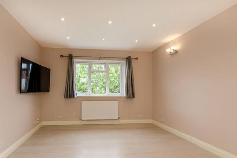 3 bedroom end of terrace house to rent, Gloucester Road, Stoughton, Guildford, GU2