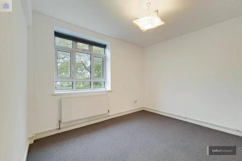 4 bedroom flat to rent, Champion Hill Estate, Southwark, London, SE5