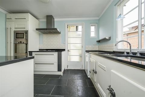 3 bedroom apartment for sale, Colebrook Close, London