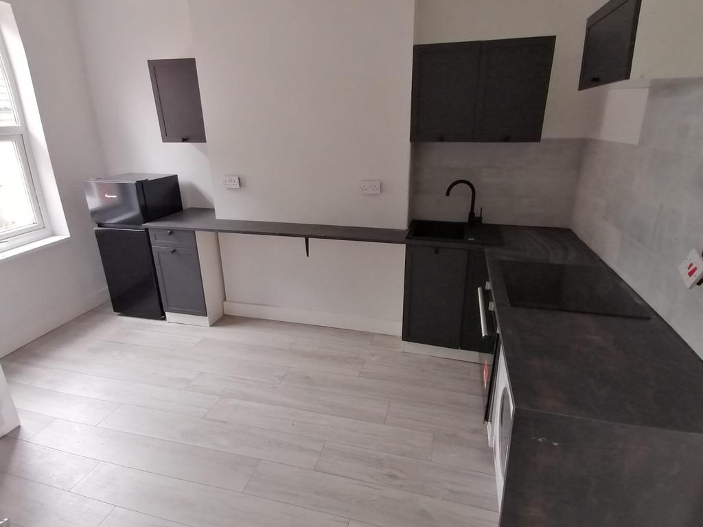 Sandwell Road, Birmingham B21 2 bed flat to rent £900 pcm (£208 pw)