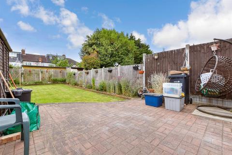 3 bedroom semi-detached house for sale, Greenleafe Drive, Ilford, Essex