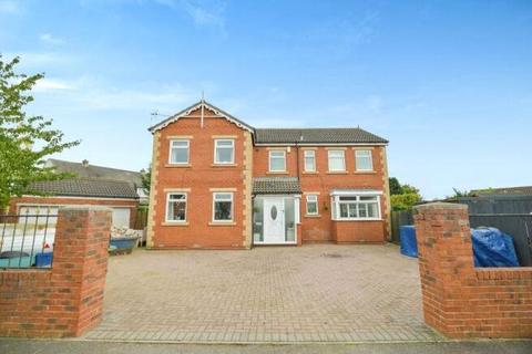 4 bedroom detached house for sale, Fairfield Close, Faifield