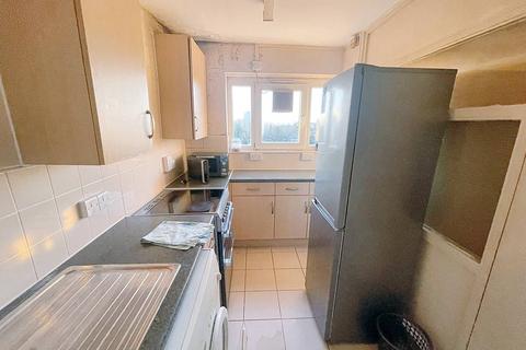 1 bedroom in a flat share to rent, Pownall Road, London E8