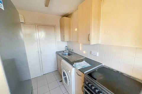 1 bedroom in a flat share to rent, Pownall Road, London E8