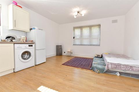 1 bedroom ground floor flat for sale, Crucible Close, Romford, Essex