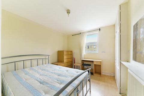 3 bedroom flat for sale, Pennard Road, London, W12