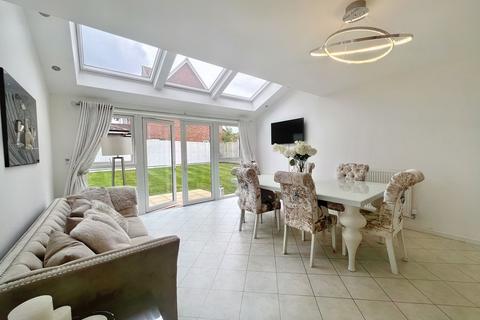 5 bedroom detached house for sale, Malkins Wood Lane, Manchester M28