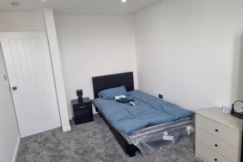 3 bedroom house share to rent, Ilford , IG1 3PR