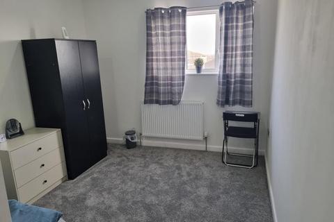 3 bedroom house share to rent, Ilford , IG1 3PR