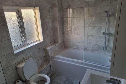 3 bedroom house share to rent, Ilford , IG1 3PR