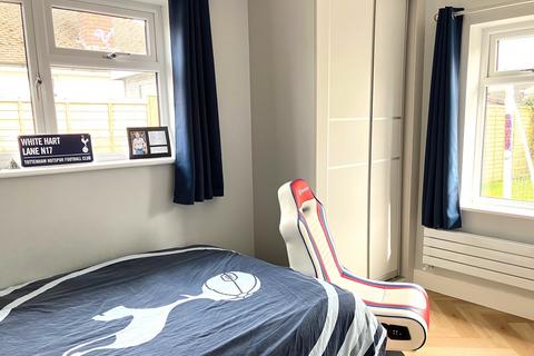 3 bedroom bungalow for sale, Hobart Road New Milton BH25 6EF