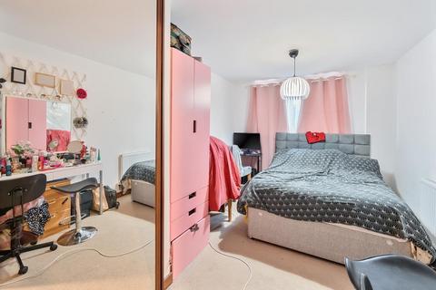 2 bedroom flat for sale, Edgware,  Middlesex,  HA8