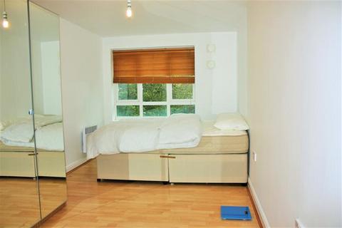 2 bedroom flat to rent, High Road, North Finchley, London, N12 0LX