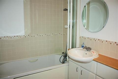 2 bedroom flat to rent, High Road, North Finchley, London, N12 0LX