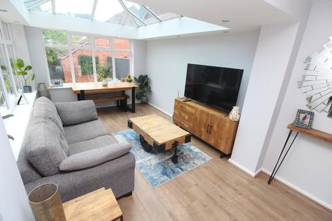 44 Bradgate Close, Narborough, Leicester, LE19 3EG