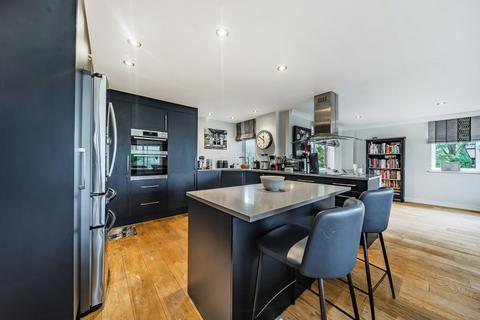 2 bedroom flat for sale, William Morris Way, Fulham