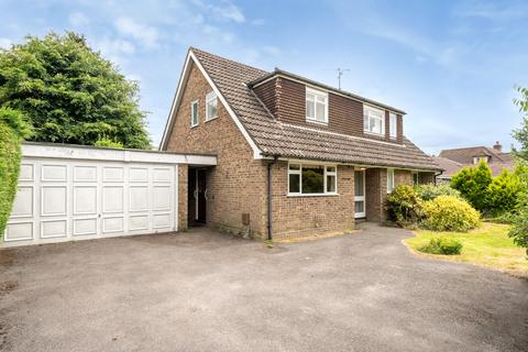 4 bedroom detached house to rent, Cherry Tree Road, Farnham GU10