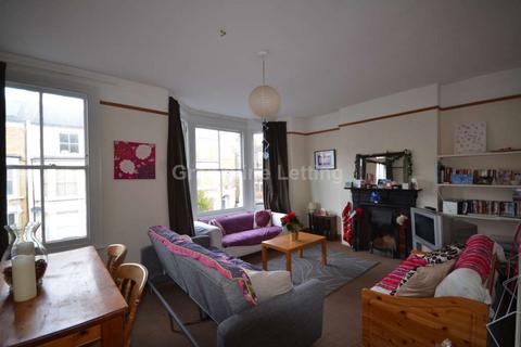 4 bedroom flat to rent, Gateley Road, Brixton, SW9