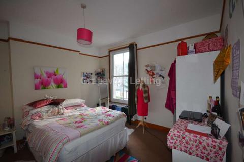 4 bedroom flat to rent, Gateley Road, Brixton, SW9