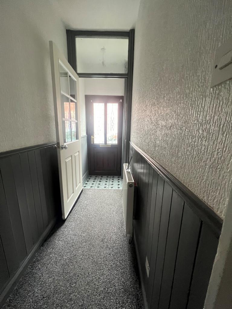 Front door/ hallway
