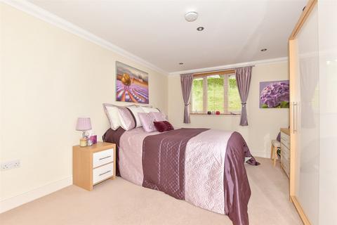2 bedroom ground floor flat for sale, Dumpton Park Drive, Broadstairs, Kent