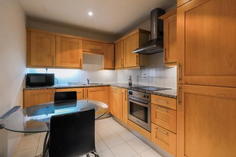 2 bedroom ground floor flat to rent, Whitehouse Apartments, Belvedere Road, Central London