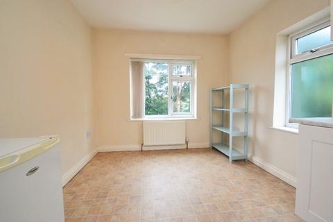 2 bedroom flat to rent, Stainbeck Lane, Leeds LS7
