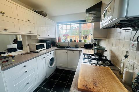 3 bedroom semi-detached house for sale, Aylesbury Close, Macclesfield, SK10