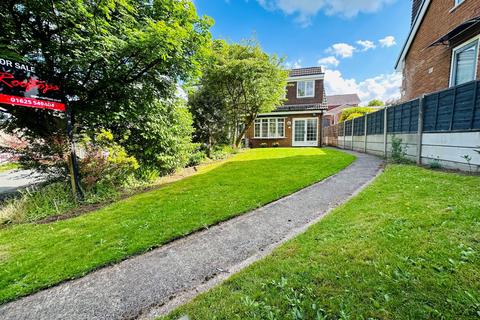 3 bedroom semi-detached house for sale, Aylesbury Close, Macclesfield, SK10