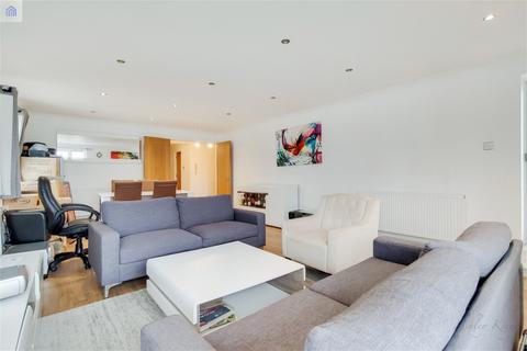 3 bedroom flat to rent, Jamestown Way, London E14