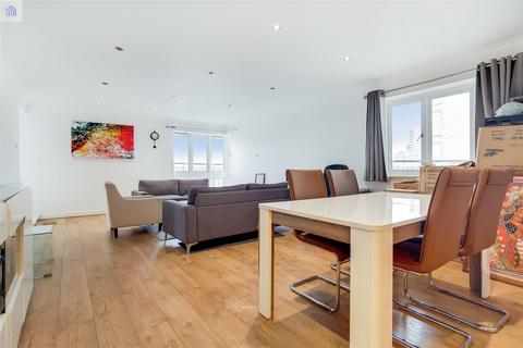 3 bedroom flat to rent, Jamestown Way, London E14