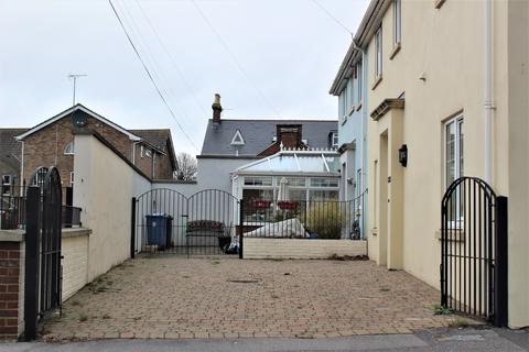 3 bedroom semi-detached house to rent, Seldown Lane, Poole BH15