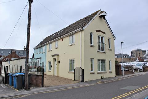 3 bedroom semi-detached house to rent, Seldown Lane, Poole BH15