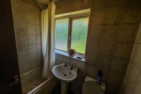 49 Dock Road, Tilbury, RM18 7DB