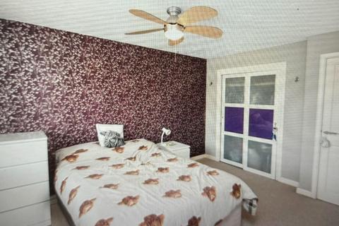 4 bedroom semi-detached house to rent, Chatsworth Drive, Wellingborough