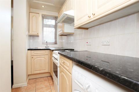 2 bedroom flat to rent, Valetta Road, London W3