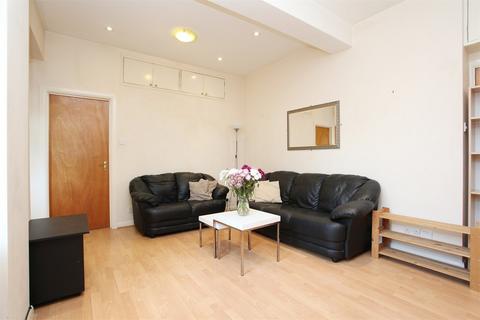 2 bedroom flat to rent, Valetta Road, London W3