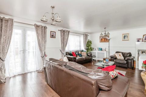 2 Doyle Way, Tilbury, RM18 8DA