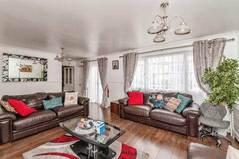 2 Doyle Way, Tilbury, RM18 8DA