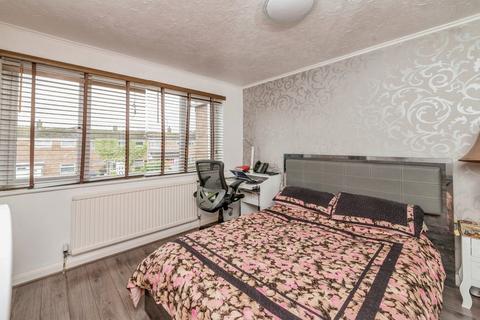 2 Doyle Way, Tilbury, RM18 8DA
