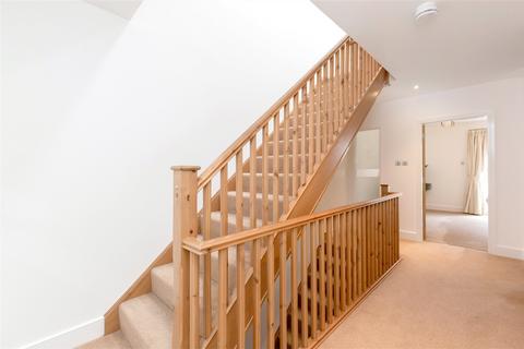 16 Fettes Rise, Edinburgh, EH4 1QH