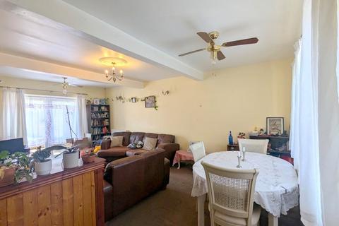 3 bedroom end of terrace house for sale, Peacock Avenue, Feltham, TW14