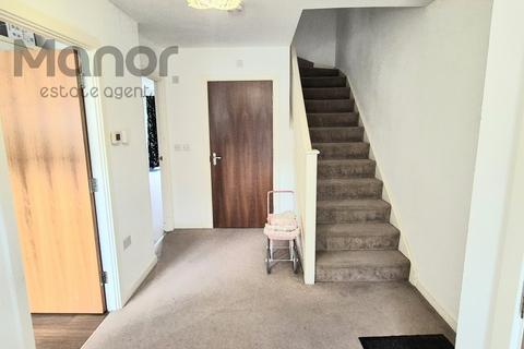 4 bedroom townhouse to rent, Drake Close, Barking, IG11 0FH