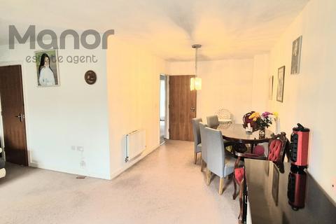 4 bedroom townhouse to rent, Drake Close, Barking, IG11 0FH