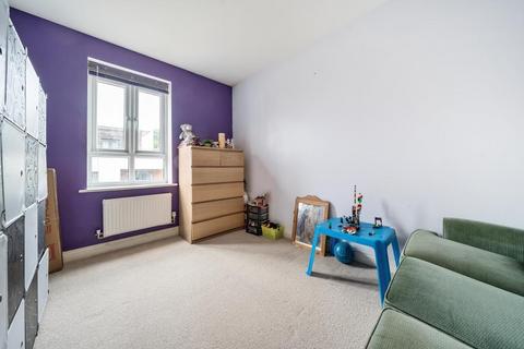 25 Sinclair Drive, Basingstoke, RG21 6AF