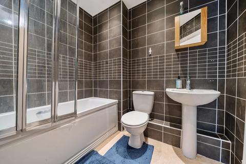 25 Sinclair Drive, Basingstoke, RG21 6AF
