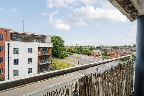 25 Sinclair Drive, Basingstoke, RG21 6AF
